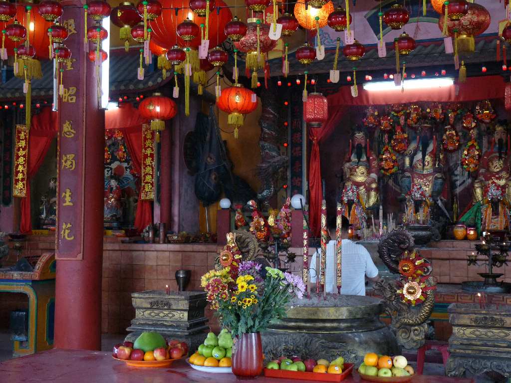 245.Bo - Kuching - Sam San Kuet Bong Temple